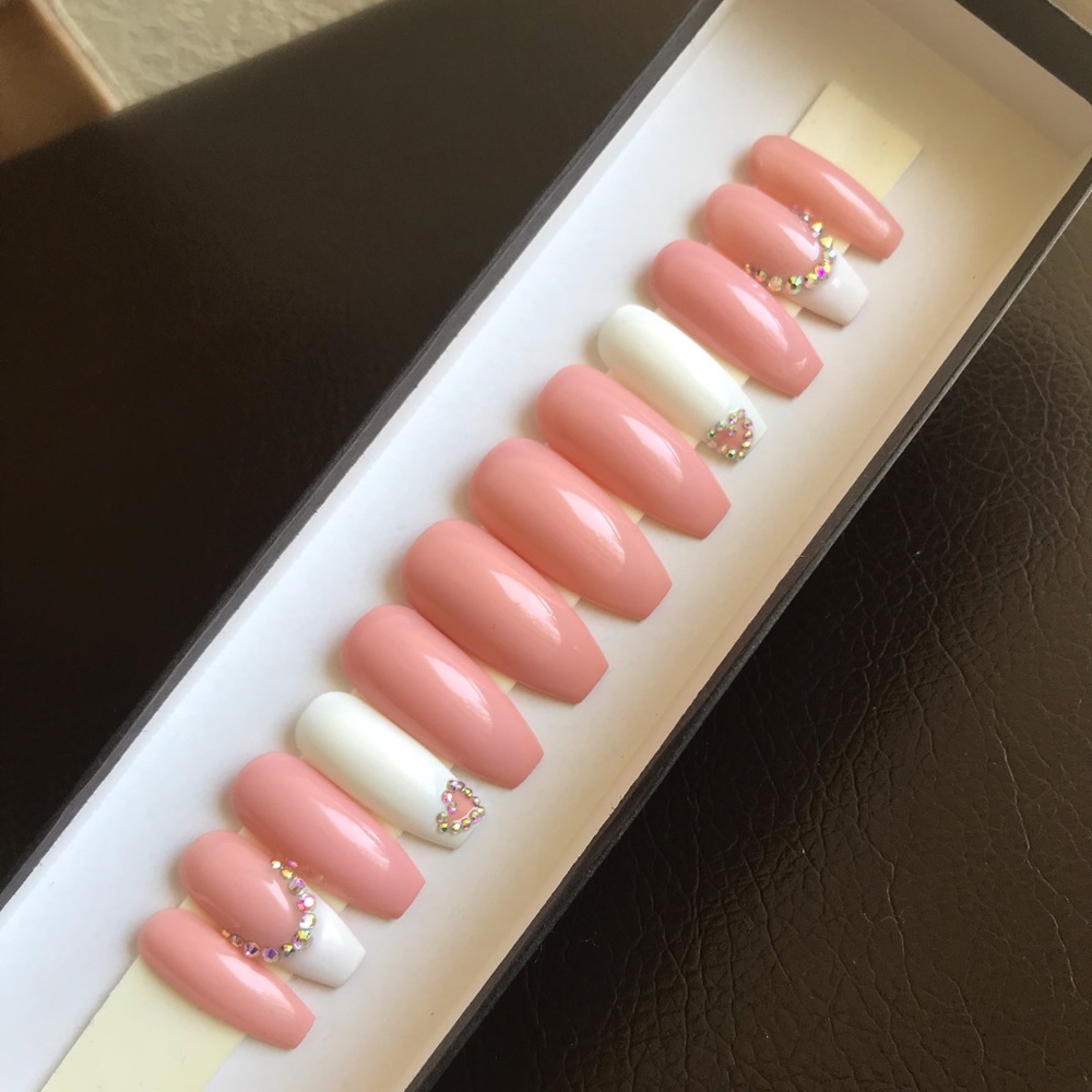 White & Pink Press On nails!